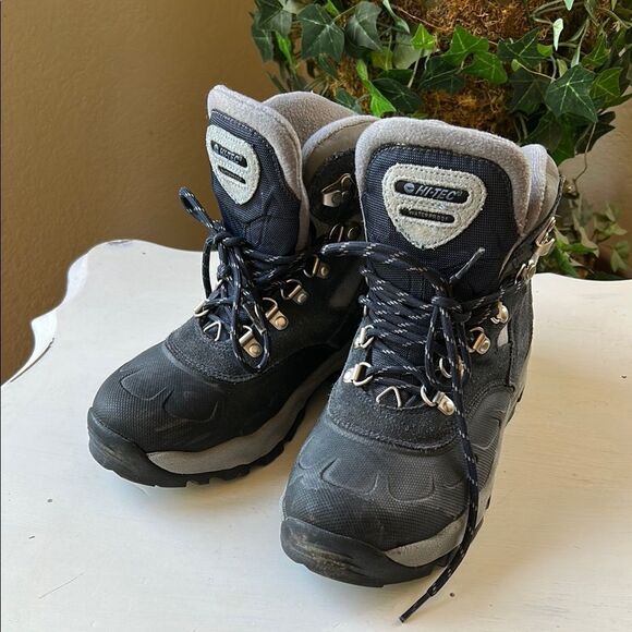 Hi-Tec Women's Igloo WP Boots - Black and Gray - Picture 1 of 8